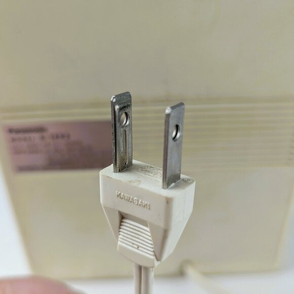 Vintage 70s Panasonic R-1493 AM Radio - Picture 7 of 8